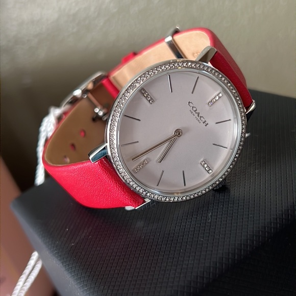 Beautiful ❤️ coach women watch - Picture 4 of 8